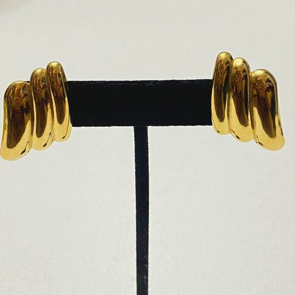 Avon Earrings Geometric Abstract Gold Tone Clip Ons Studs - Picture 1 of 7
